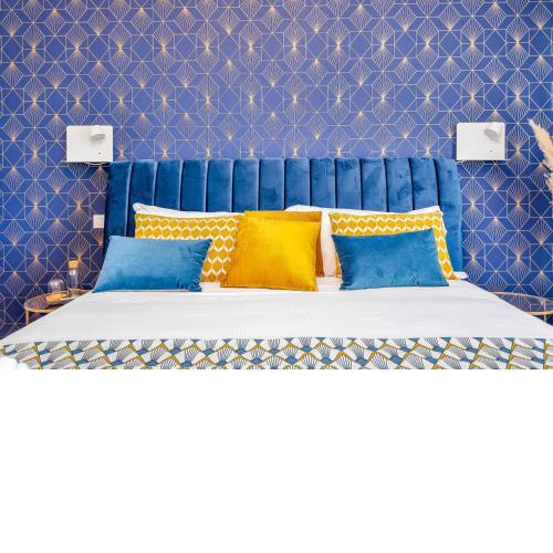 Art Deco' - Free Parking - Free Breakfast - Very Well Connected - SleepWithMe