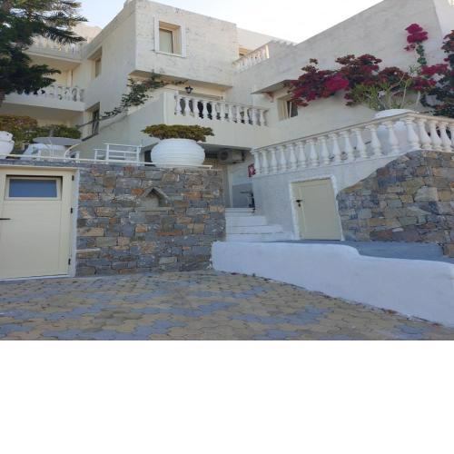 Art Deco Apartment and Studio next to each other for 7 people