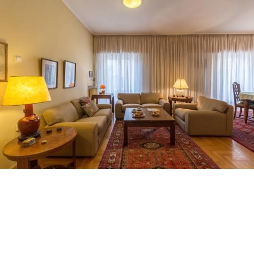 Art Deco Spacious Appartment close to centre
