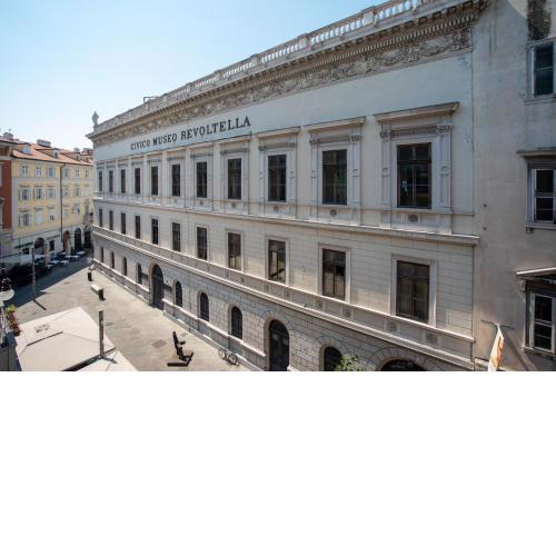 Art & History - NEW - Modern Classic Apartment