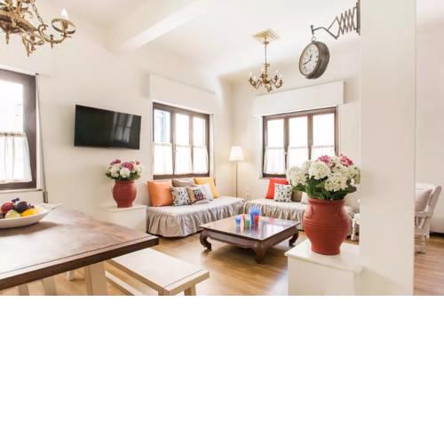 Art House for 8 people, in the heart of Plaka, Athens!