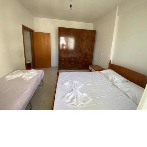 Arta's apartment