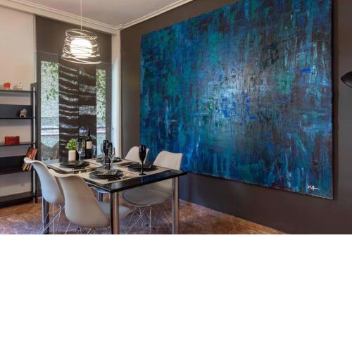 Artistic 2BD apt in the shades of Grey and Black