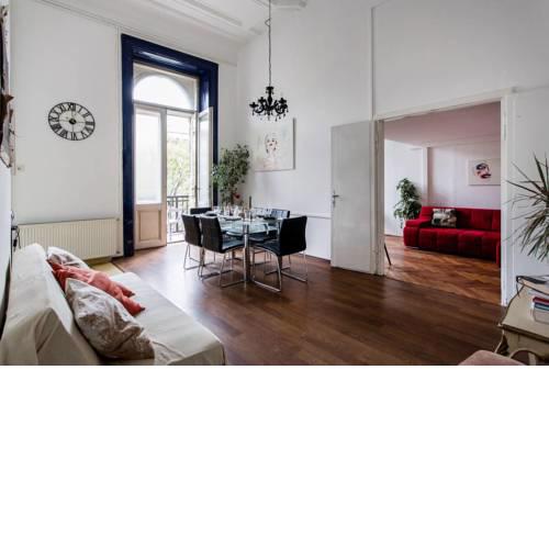 Artistic flat with balcony at Andrassy Avenue