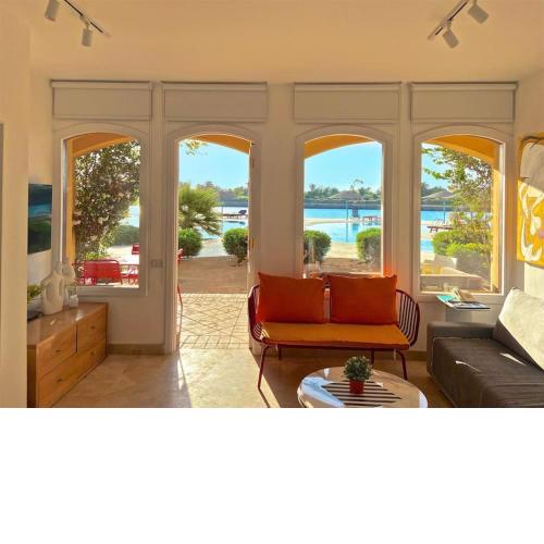 Artsy 2BR Ground Floor Apt with Pool & Lagoon at El Gouna