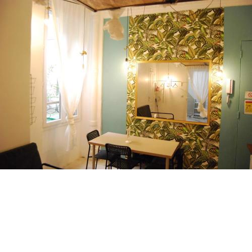 Arty 20m² district of BATIGNOLLES