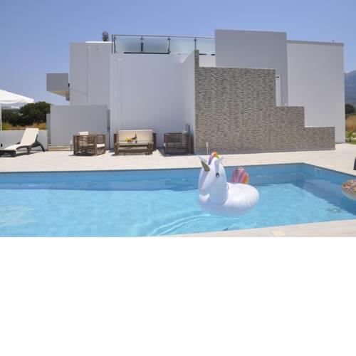ASTERIA PEARL VILLA 2 with Rooftop Jacuzzi