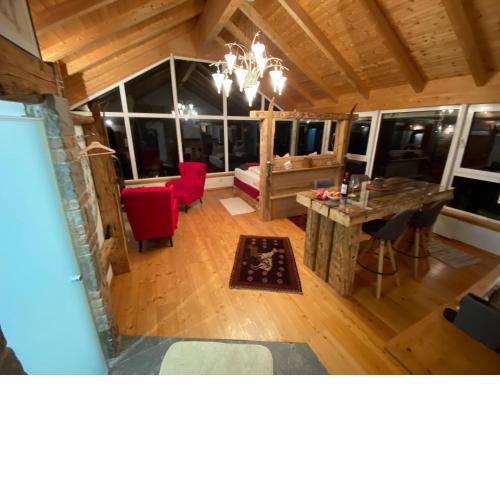 Atelier mit Bergblick