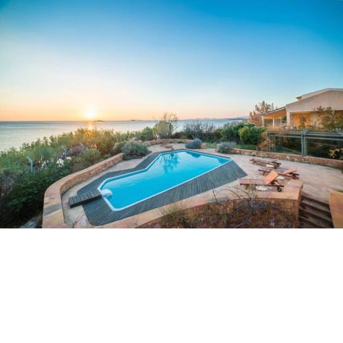 ATHENS BOHEME BEACHFRONT VILLA