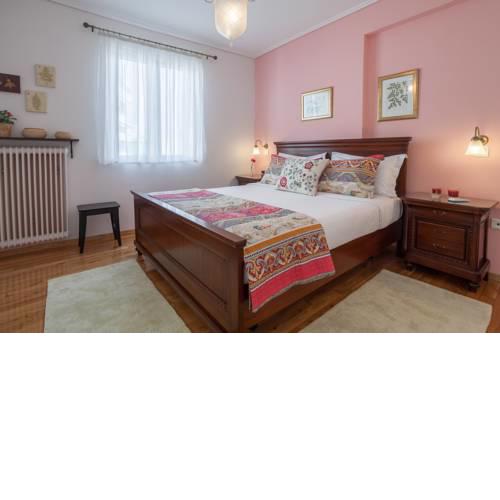 Athens charming flat 10 min away from Acropolis by metro