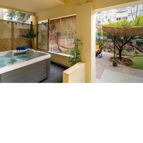 Athens Garden House - Heated Jacuzzi - free bikes