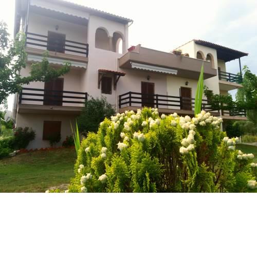 Athina Vourvourou Apartments