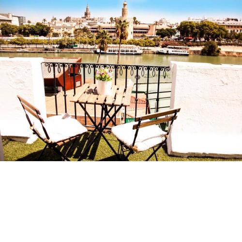 ÁTICO CON VISTAS A LA TORRE DEL ORO Y CATEDRAL