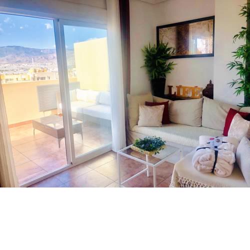 ÁTICO DELUXE entre CENTRO y PLAYA Salinas con TERRAZA, WIFI, PISCINA climatizada, GYM, SAUNA y GARAJE -Smart TV