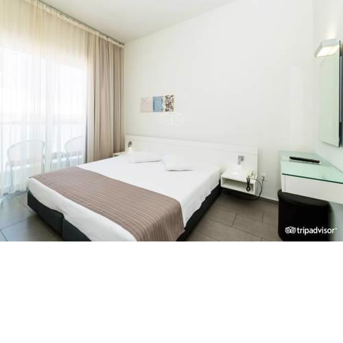 Atlantis City Hotel