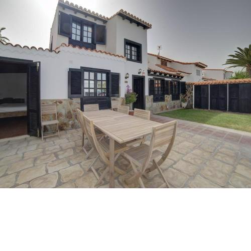 Atmospheric Bungalow on Golf de Sur with Swimming Pool