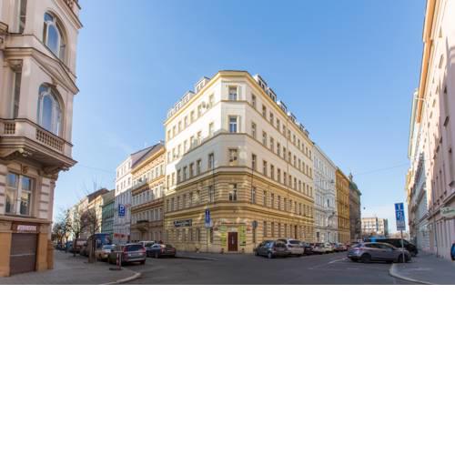 Attic apartment in center Prague 7min. Walk Subway