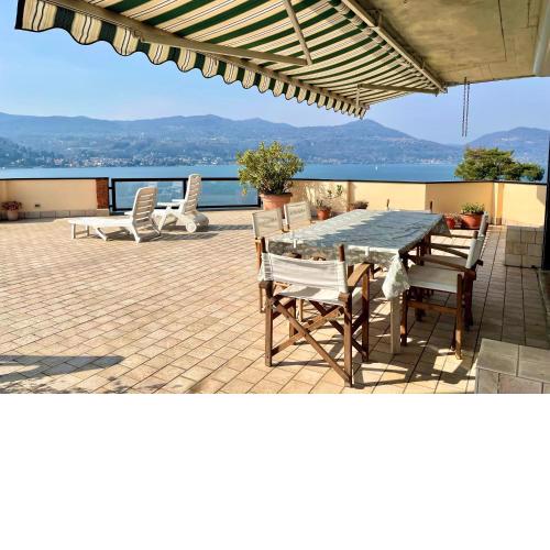 Attico 180° - with private lake view terrace and pool