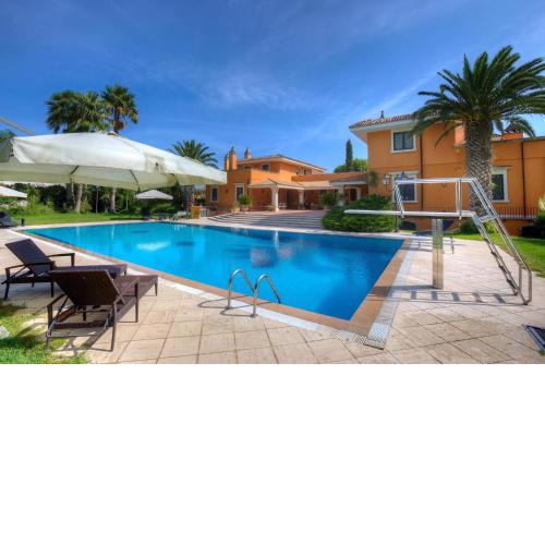 Attico con piscina, beach volley, calcetto m991