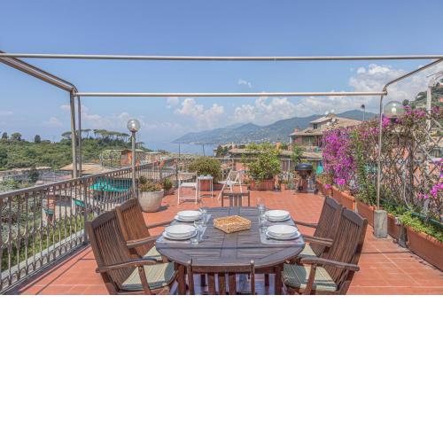 Attico con Terrazza e Piscina