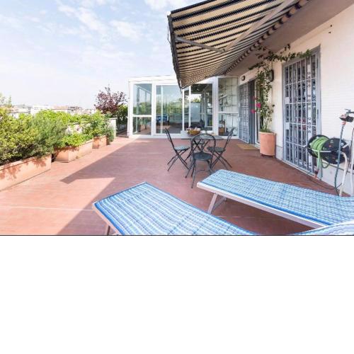 attico con terrazzo navigli bocconi