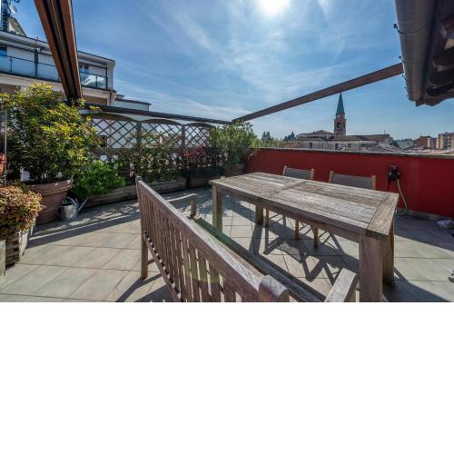 Attico del Gusto - Terrace & Private Parking