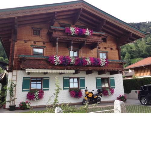 Attractive Apartment in Bramberg am Wildkogel, with ski-lift nearby
