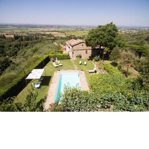 Attractive Holiday Home in Cortona with Swimming Pool
