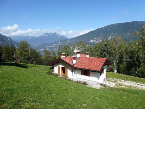 Attractive holiday home in Fonzaso with terrace