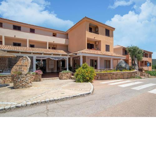 Attractive Holiday Home in Marinella with Balcony