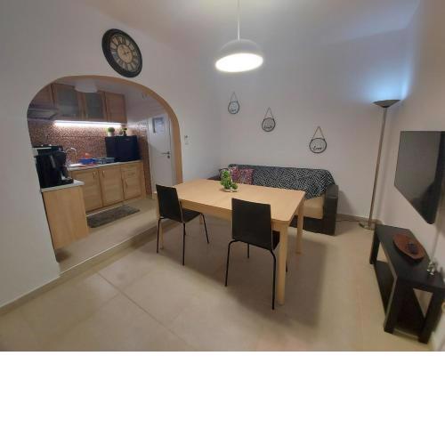 Atzys Volos Home