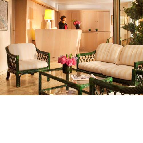 Au Pacific Hotel