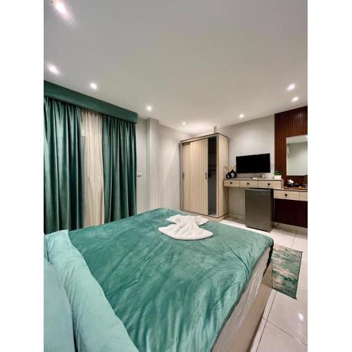 AURRA PYRAMIDS HOTEl