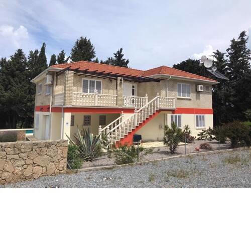Australian Villa in Lapta , sleeps up to 12 persons , New to the holiday rental