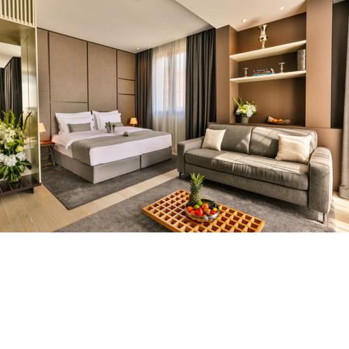 Avanti Hotel & Spa