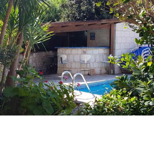 Avra Family Maisonettes