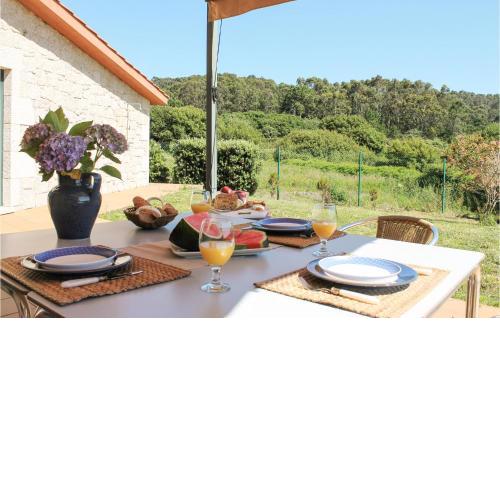 Awesome apartment in Fisterra with WiFi and 4 Bedrooms