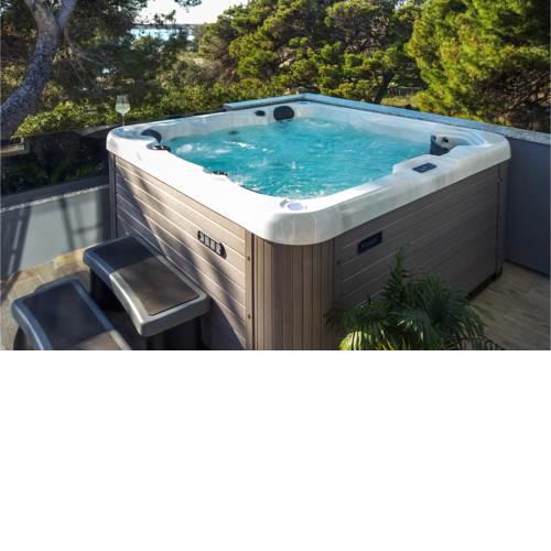 Awesome apartment in Pag w/ Jacuzzi and 3 Bedrooms