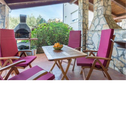 Awesome apartment in Pula with 2 Bedrooms