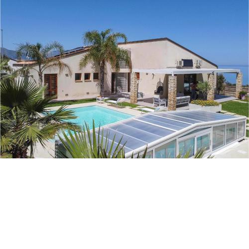 Awesome Home In Alcamo With 3 Bedrooms, Outdoor Swimming Pool And Swimming Pool