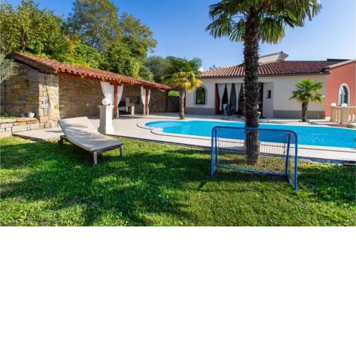 Awesome home in Ankaran w/ Outdoor swimming pool, Jacuzzi and 6 Bedrooms