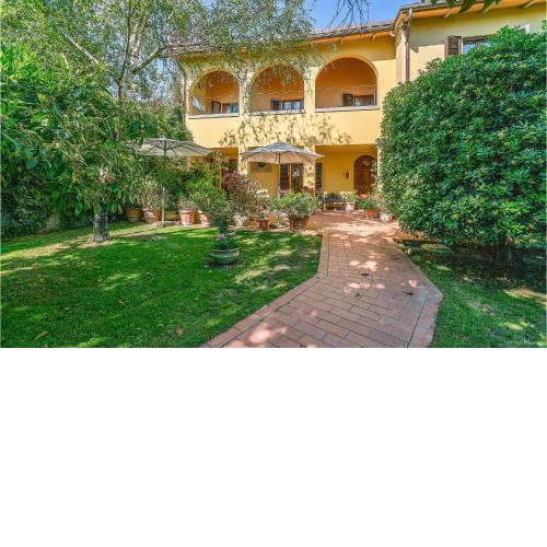 Awesome home in Arezzo with WiFi, Outdoor swimming pool and Jacuzzi