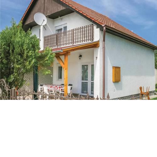 Awesome home in Balatonfenyves w/ 3 Bedrooms