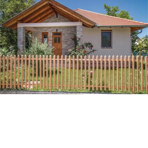 Awesome home in Balatonkeresztúr w/ 2 Bedrooms