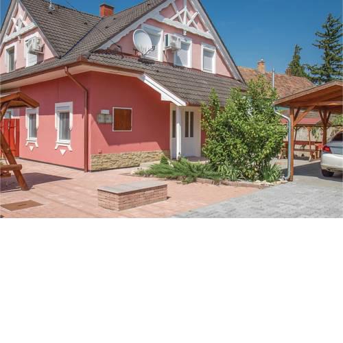 Awesome home in Balatonmkeresztúr w/ 3 Bedrooms