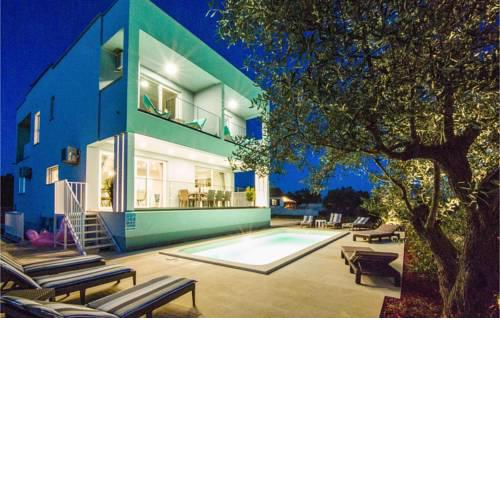 Awesome home in Fazana w/ Outdoor swimming pool and 4 Bedrooms