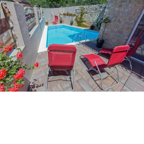 Awesome home in Grizane w/ Outdoor swimming pool, WiFi and 4 Bedrooms