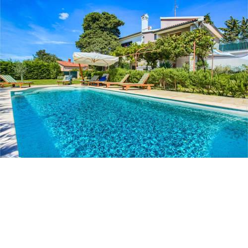 Awesome home in Krnica w/ Outdoor swimming pool and 5 Bedrooms