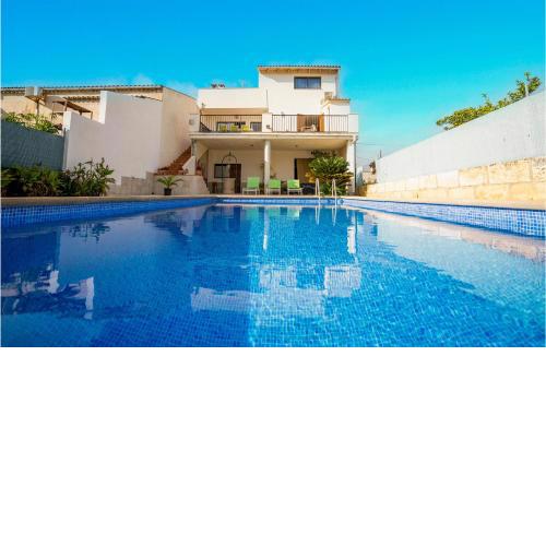 Awesome home in Llubí with WiFi, Outdoor swimming pool and 4 Bedrooms