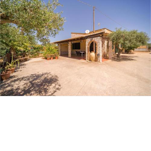 Awesome Home In Menfi With Outdoor Swimming Pool, Wifi And 3 Bedrooms
